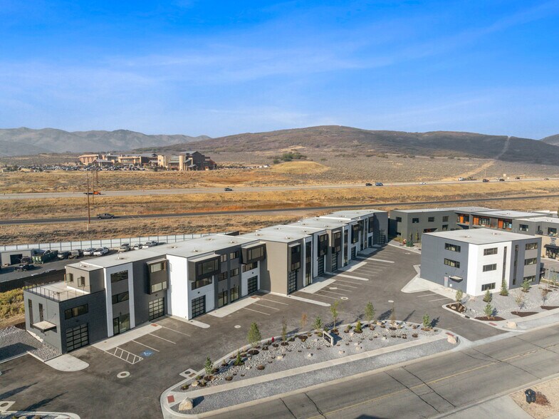 More Photos Of 4123 Forestdale Dr, Park City Showroom For Sale