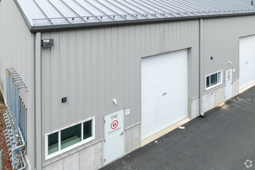 More Photos Of 156 Northboro, Southborough Warehouse For Lease