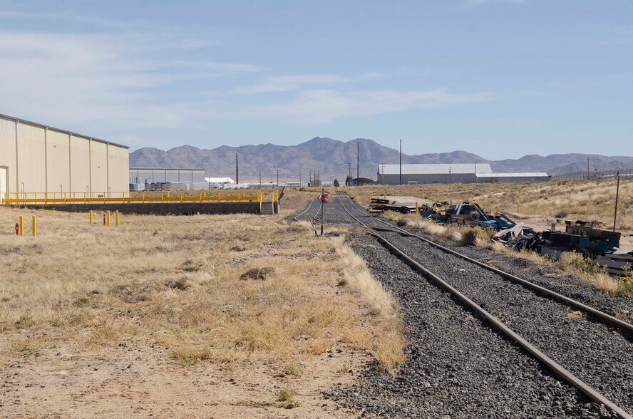 More Photos Of 4200 N Industrial Blvd, Kingman Distribution For Lease