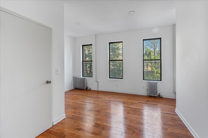 More Photos Of 37 Jewel St, Brooklyn Apartments For Sale