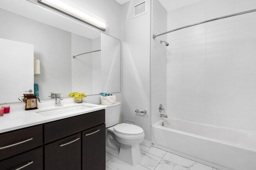 More Photos Of 845 N State St, Chicago Apartments For Lease