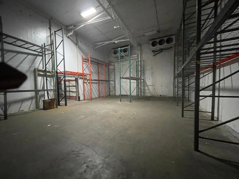 More Photos Of 5706 Troost Ave, Kansas City Warehouse For Lease