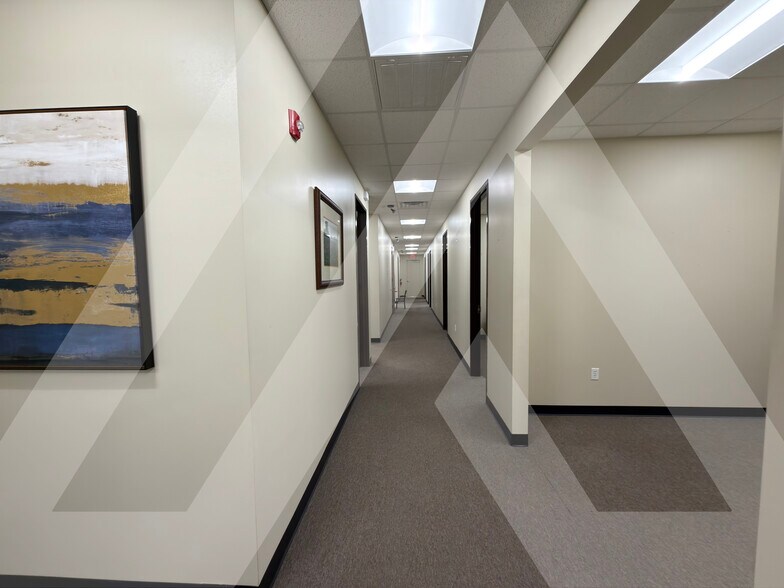 More Photos Of 10505 Fountaingate Dr, Stafford Office For Lease