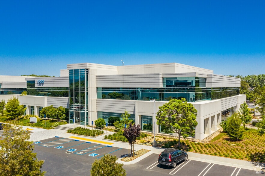 More Photos Of 1400 Bridge Pky, Redwood City Unknown For Lease