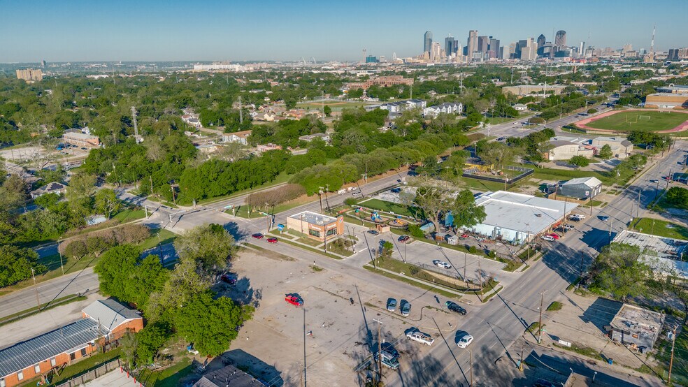 More Photos Of 2200 Robert B Cullum Blvd, Dallas Land For Sale