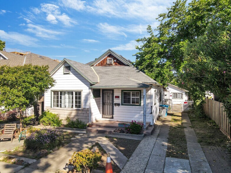 More Photos Of 65 E 2nd St, Morgan Hill Showroom For Sale
