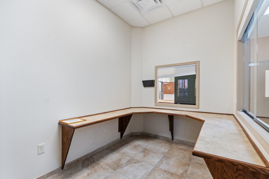 More Photos Of 101 N 37th St, Rogers Medical For Lease