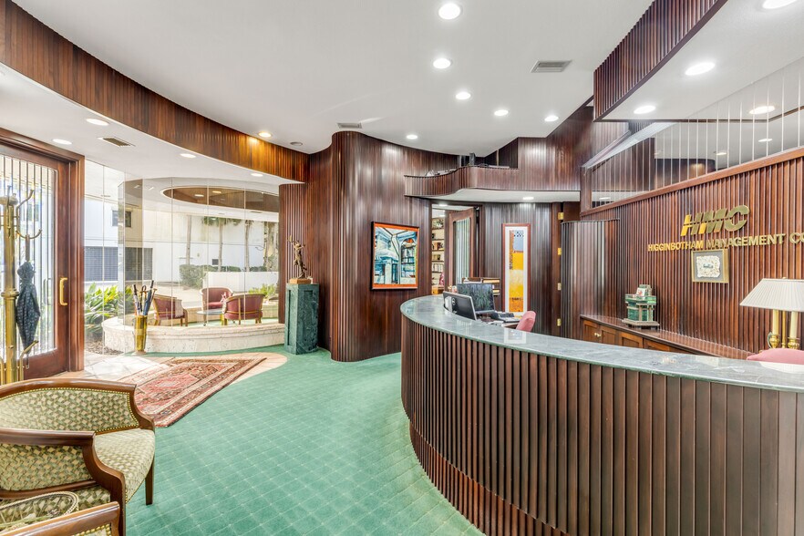 More Photos Of 100-104 Riverside Dr, New Smyrna Beach Office For Sale