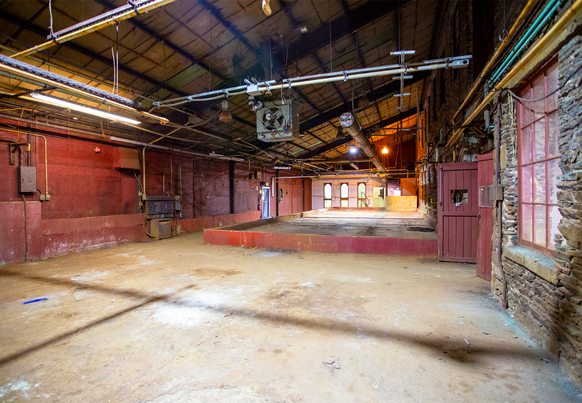 More Photos Of 71 Willie St, Lowell Industrial For Sale