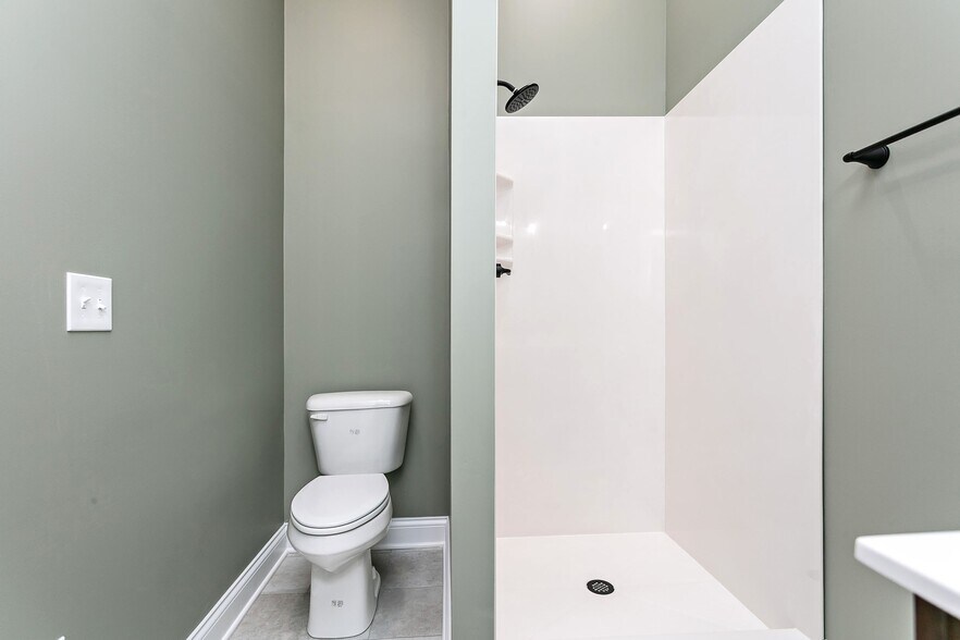 More Photos Of 103 W Main St, Lebanon Office Residential For Lease