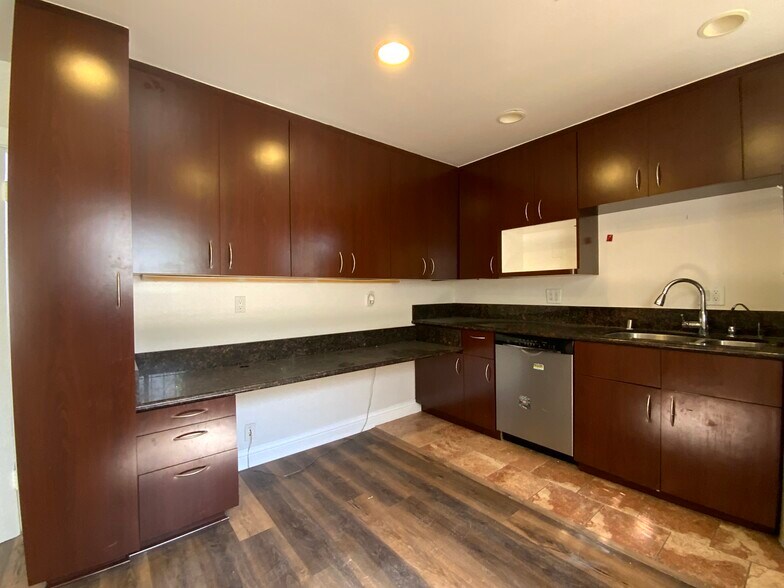 More Photos Of 636-642 N Larchmont Blvd, Los Angeles Office For Sale