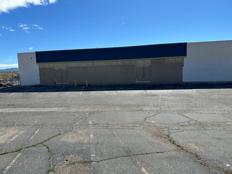 More Photos Of 15095 7th St, Victorville Light Distribution For Sale