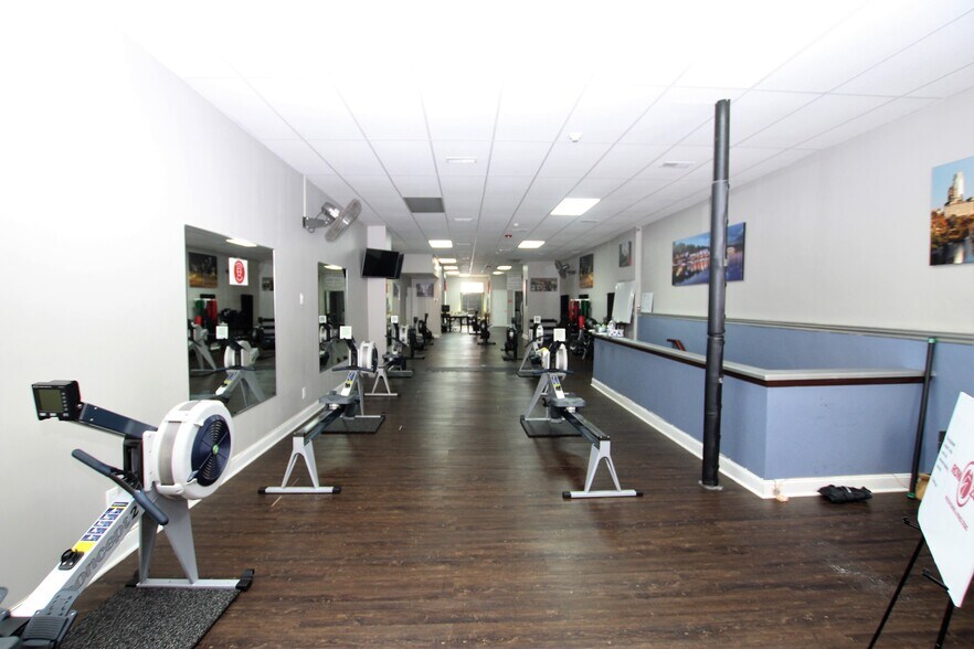 More Photos Of 2006 Chestnut St, Philadelphia Storefront Retail Office For Lease