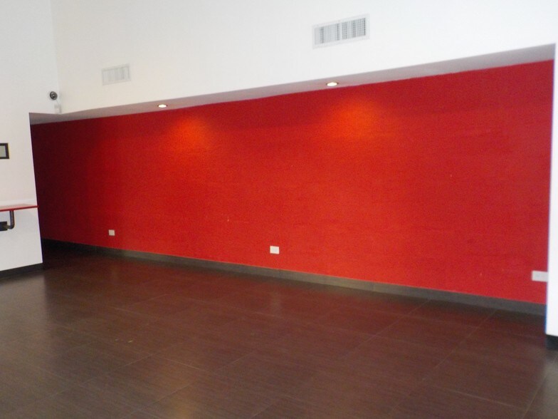 More Photos Of 3700 N 10th St, McAllen Office For Lease