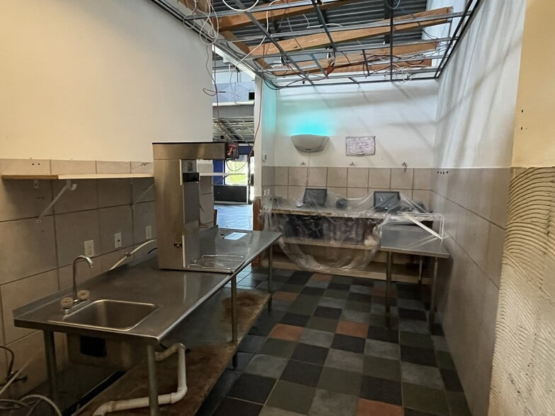 More Photos Of 9800 Front Beach Rd, Panama City Restaurant For Lease