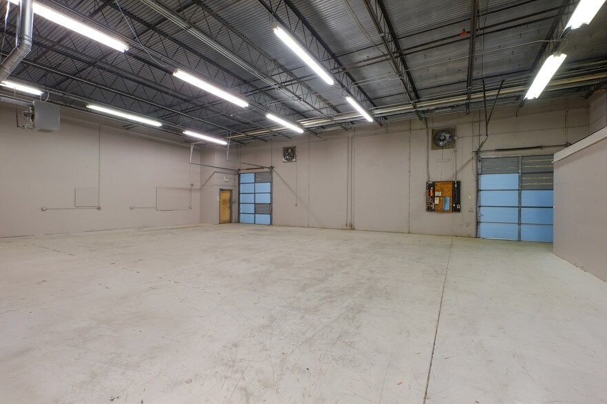 More Photos Of 255 Riverchase Pky E, Hoover Manufacturing For Lease