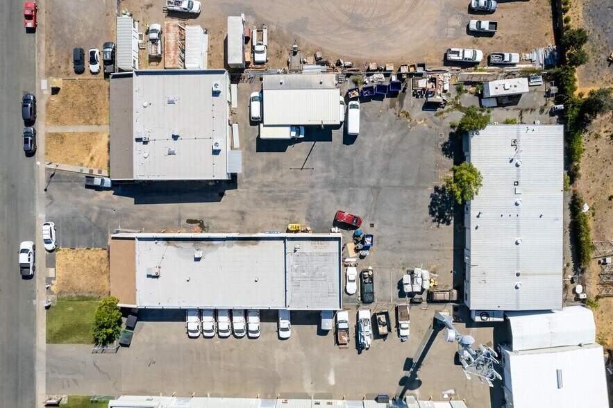 More Photos Of 2020 Industry Rd, Ukiah Warehouse For Lease