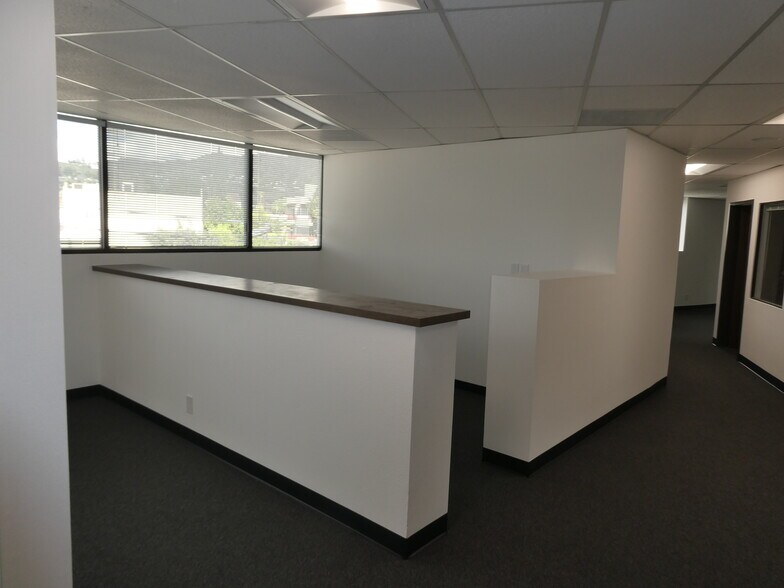 More Photos Of 3500 N San Fernando Blvd, Burbank Flex For Lease