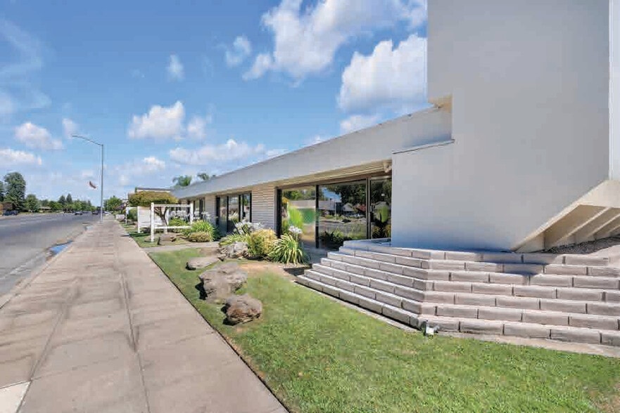 More Photos Of 1665 W Shaw Ave, Fresno Office For Sale