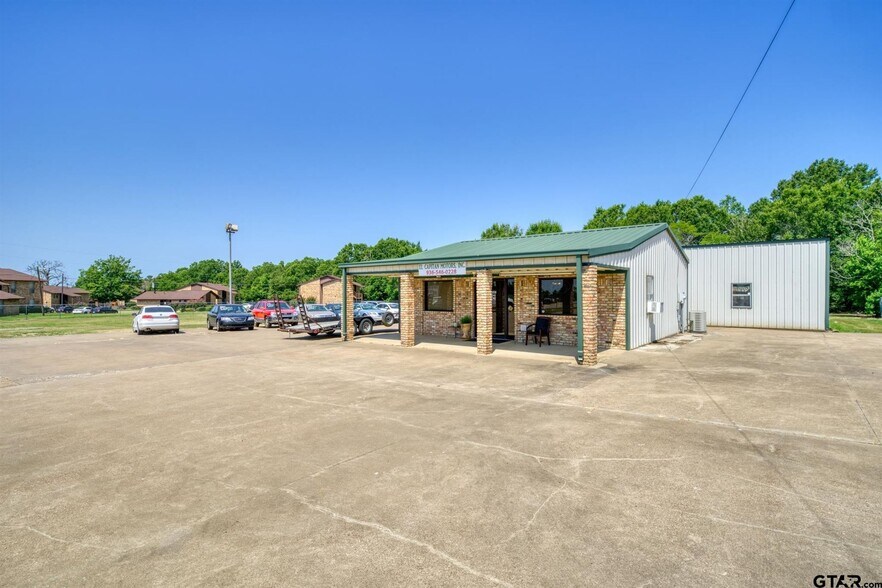 More Photos Of 1504 E Loop 304, Crockett Office For Sale