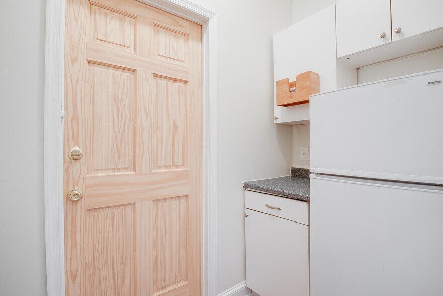 More Photos Of 1804 T St NW, Washington Office For Lease