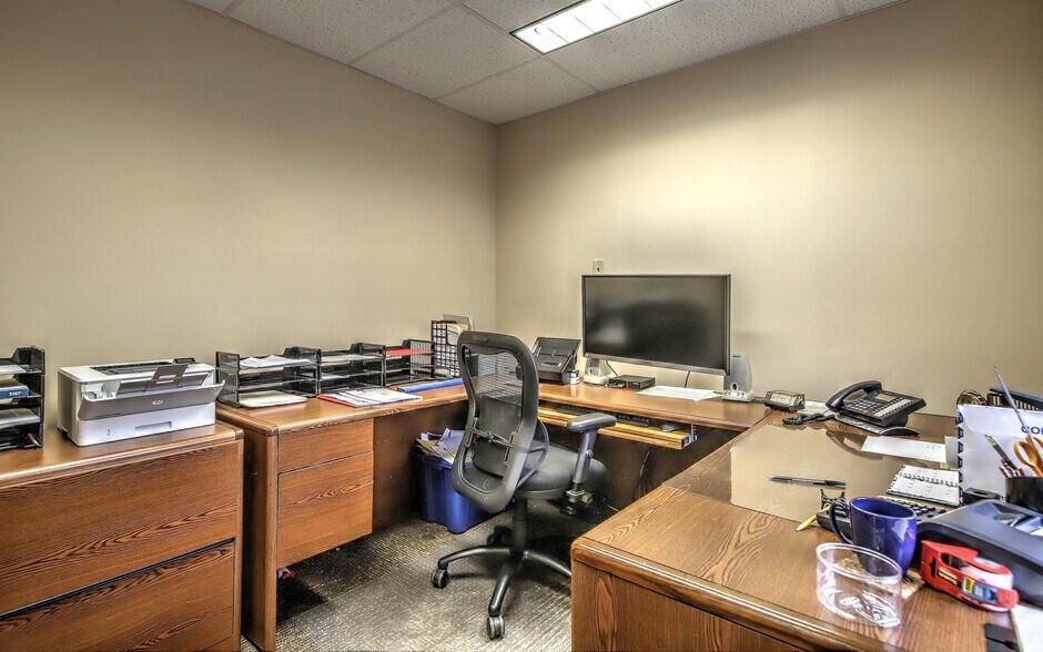 More Photos Of 471 Monroe Tpke, Monroe Medical For Lease