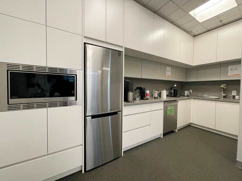 More Photos Of 8275 92 St, Delta Warehouse For Sale