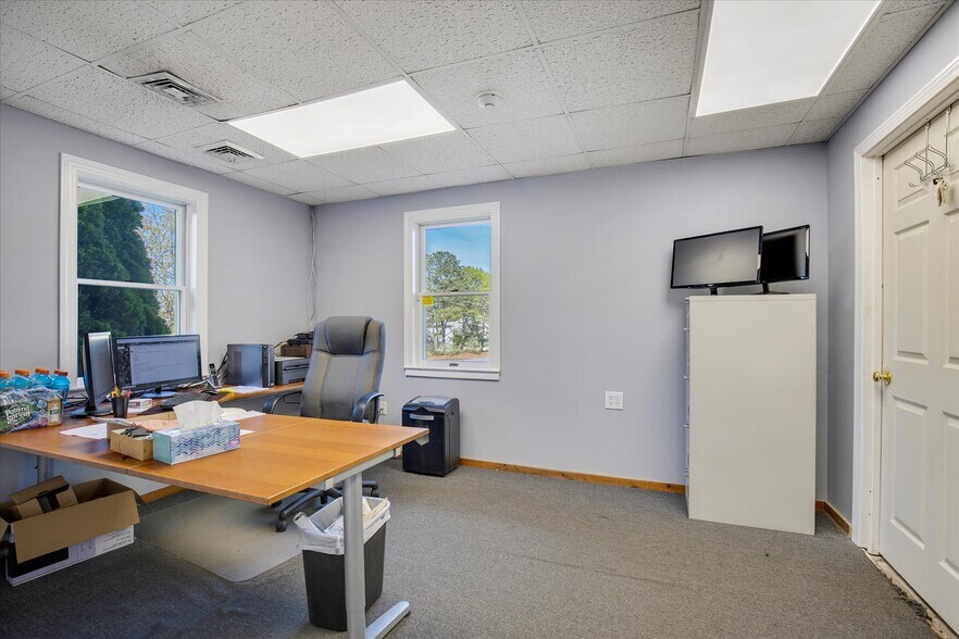 More Photos Of 7 Colonel Dr, Bourne Auto Repair For Sale