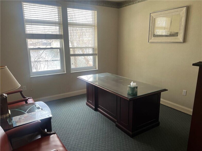 More Photos Of 93 Boundary Ln, Beaver Office For Sale