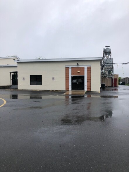 More Photos Of 3145 Bordentown Ave, Parlin Showroom For Sale