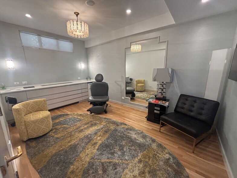More Photos Of 110 E 71st St, New York Apartments For Lease