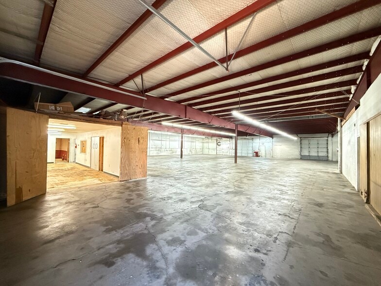 More Photos Of 11104 N Lamar Blvd, Austin Showroom For Lease
