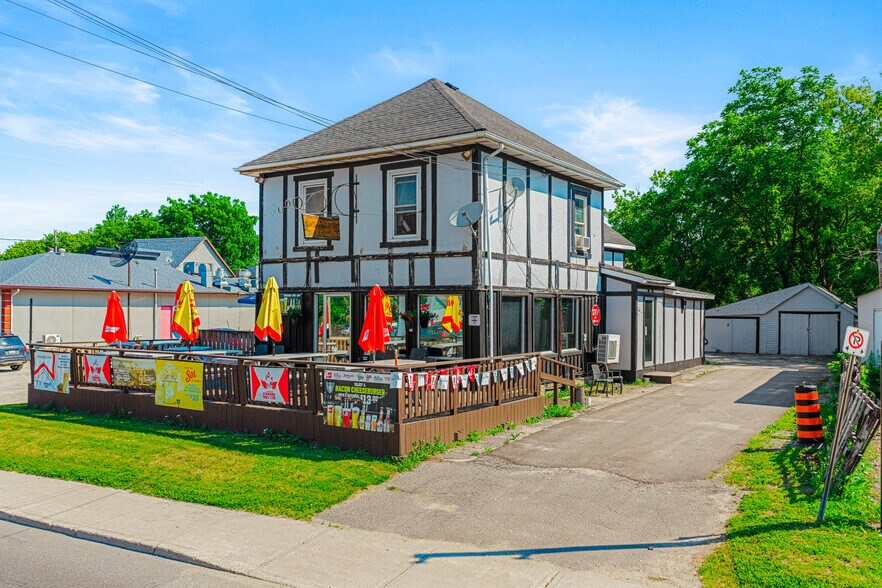 More Photos Of 7 Union St, Smiths Falls Restaurant For Sale