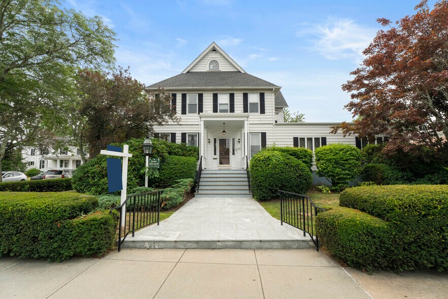 More Photos Of 32 E Main St, Mystic Office For Sale