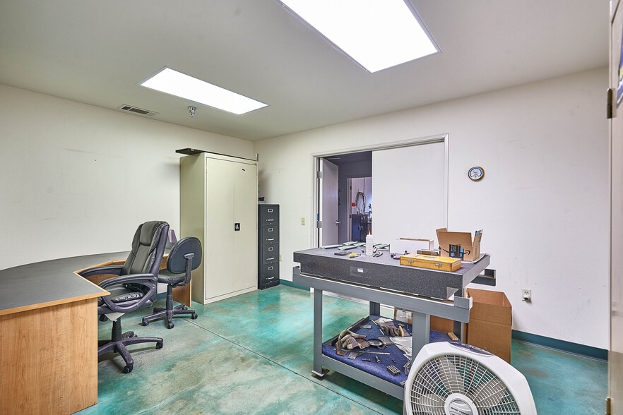 More Photos Of 590 S Grand Ave, San Jacinto Service For Sale
