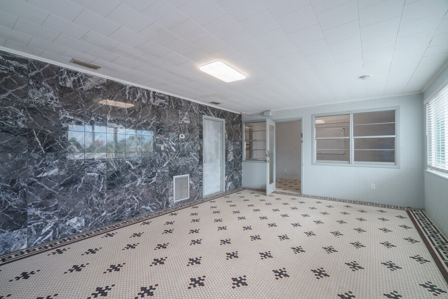 More Photos Of 1919 Drummond Ave, Panama City Distribution For Lease