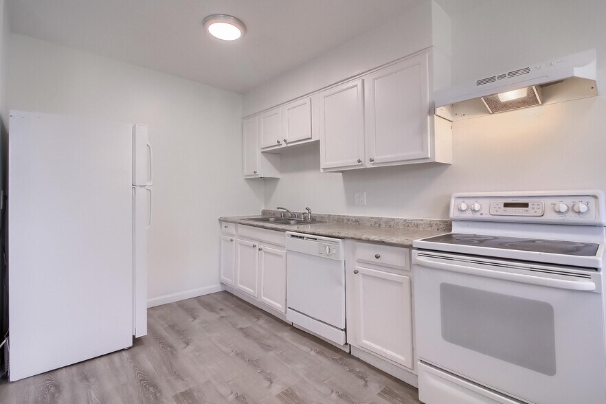 More Photos Of 1422 Macon St, Aurora Apartments For Sale