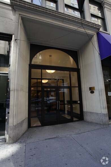 More Photos Of 242-252 W 36th St, New York Office For Lease