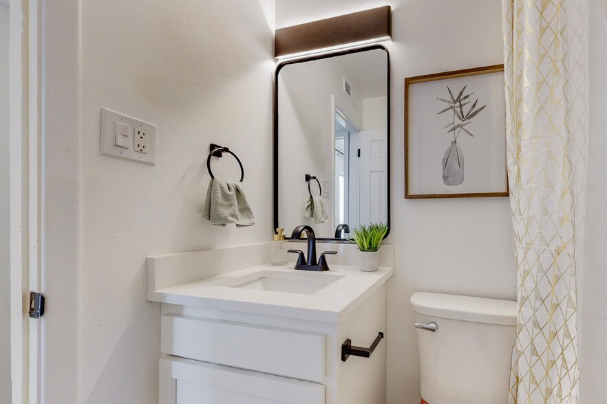 More Photos Of 1309 Virginia St NE, Albuquerque Apartments For Sale