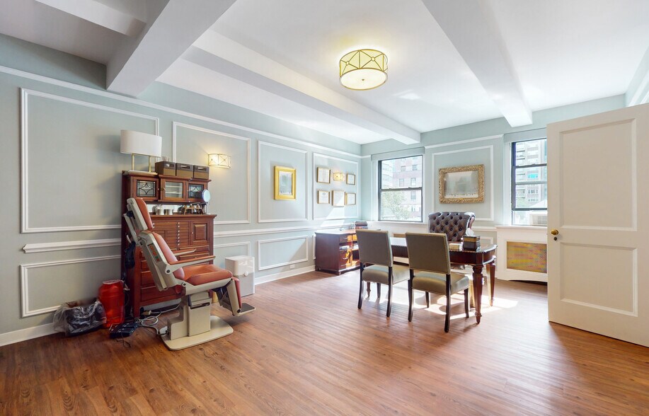 More Photos Of 115 E 61st St, New York Medical For Sale