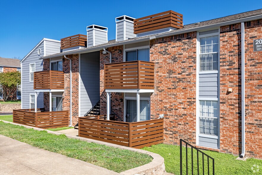 More Photos Of 2010 Estrada Pky, Irving Apartments For Sale