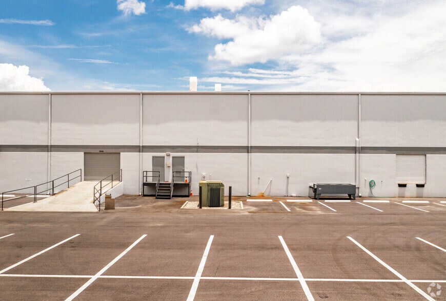 More Photos Of 3051 Tech Dr, Saint Petersburg Warehouse For Sale