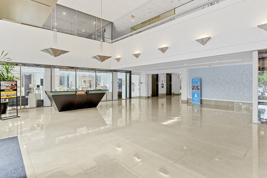 More Photos Of 2401 Fountain View Dr, Houston Office For Sale