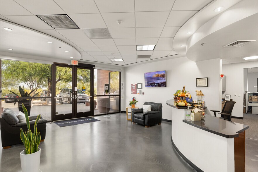 More Photos Of 8950 N Oracle Rd, Oro Valley Office For Sale