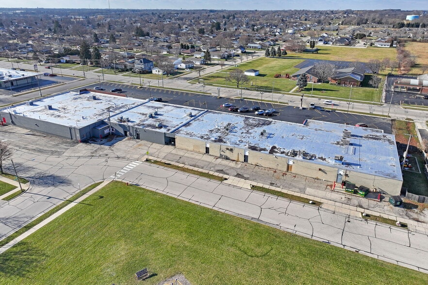 More Photos Of 2027-2055 22nd Ave, Kenosha General Retail For Lease
