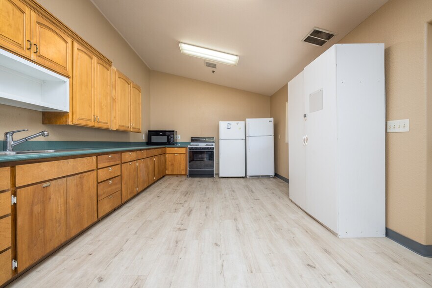 More Photos Of 2127 S Giddings St, Visalia Religious Facility For Sale