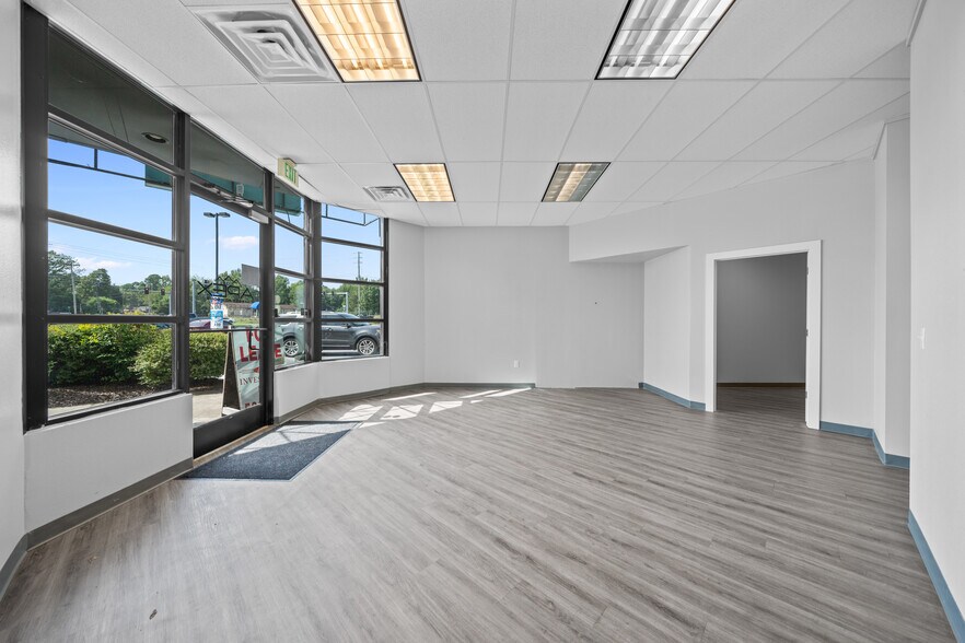 More Photos Of 1803 Airport Rd, Hot Springs General Retail For Lease