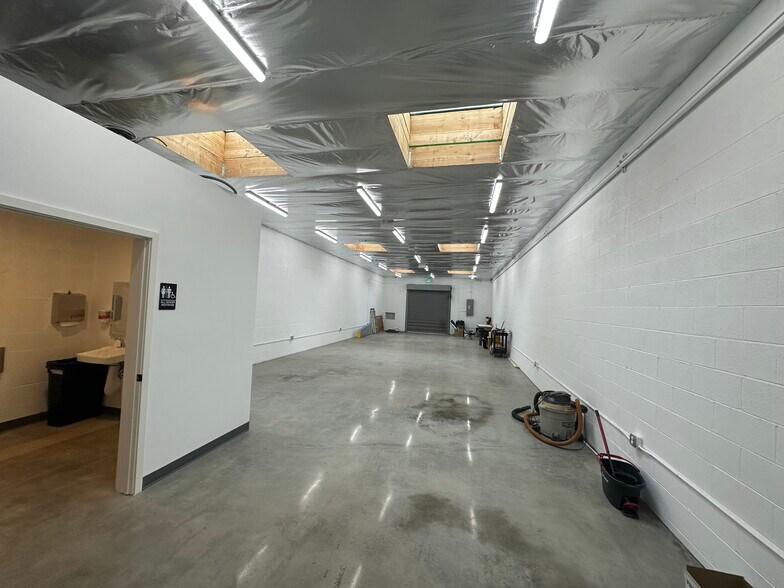 More Photos Of 5706 Cahuenga Blvd, North Hollywood Loft Creative Space For Lease