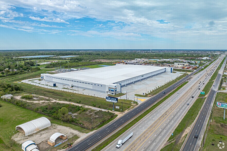 More Photos Of 11249 I-10 E, Mont Belvieu Distribution For Lease