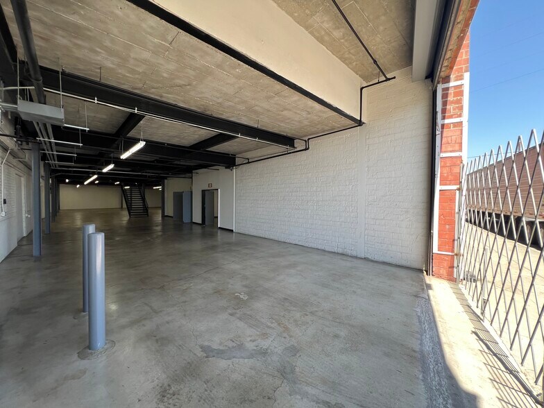 More Photos Of 1926 E 14th St, Los Angeles Warehouse For Lease